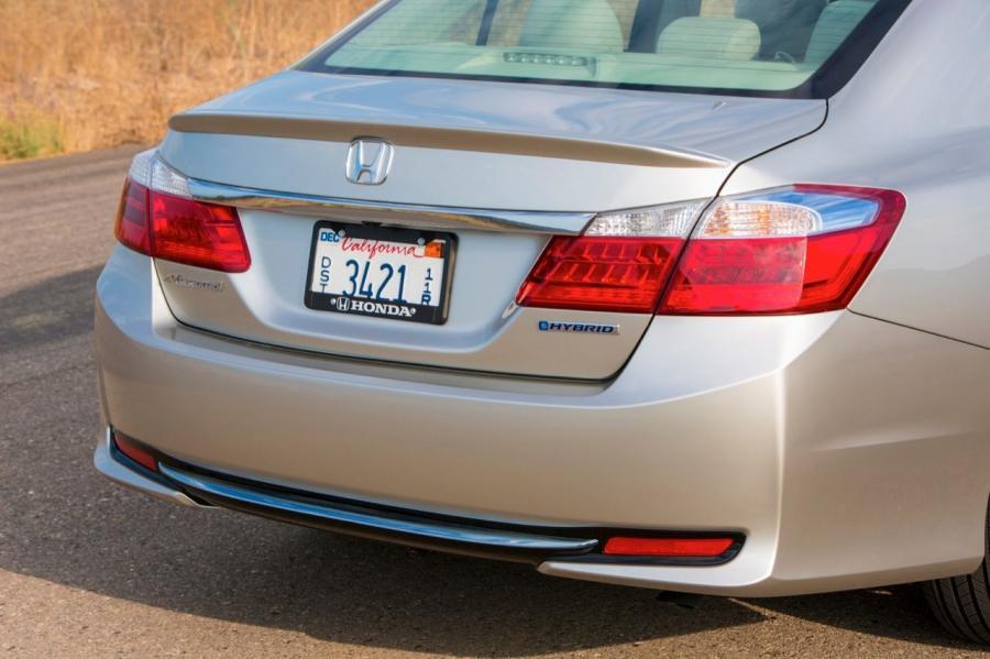  Honda Accord Plug-In Hybrid 2014 года  (фото 37 из 109)